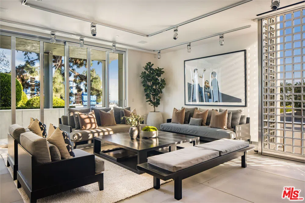 1261 Angelo Drive Beverly Hills, CA 90210