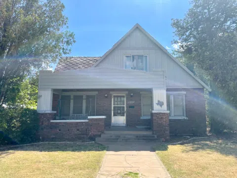820 W Noel Street