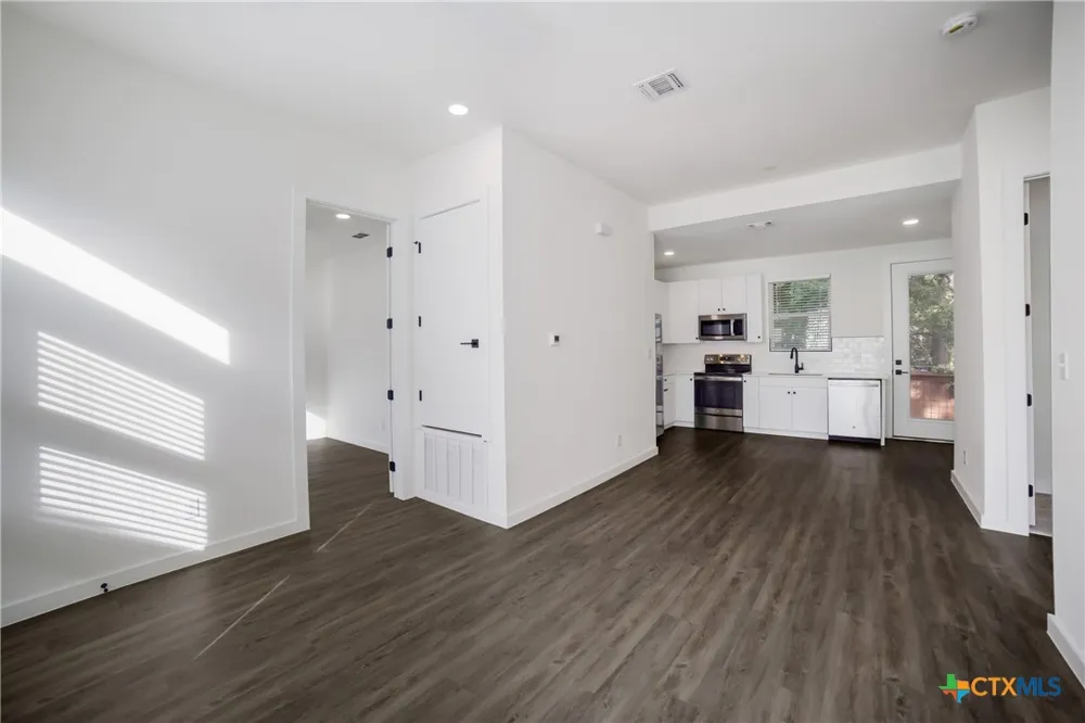 587 E Basel Street New Braunfels, TX 78130