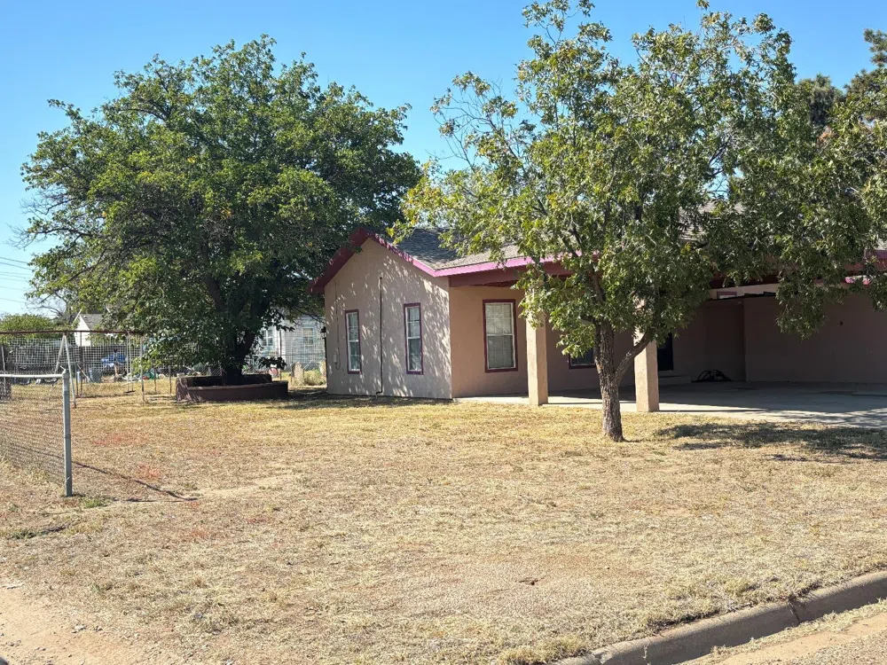 905 W Lynn Street Slaton, TX 79364