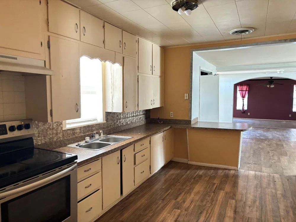 905 W Lynn Street Slaton, TX 79364
