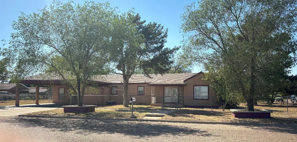 905 W Lynn Street Slaton, TX 79364
