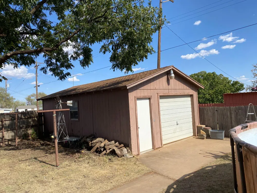 201 Henderson Amherst, TX 79312