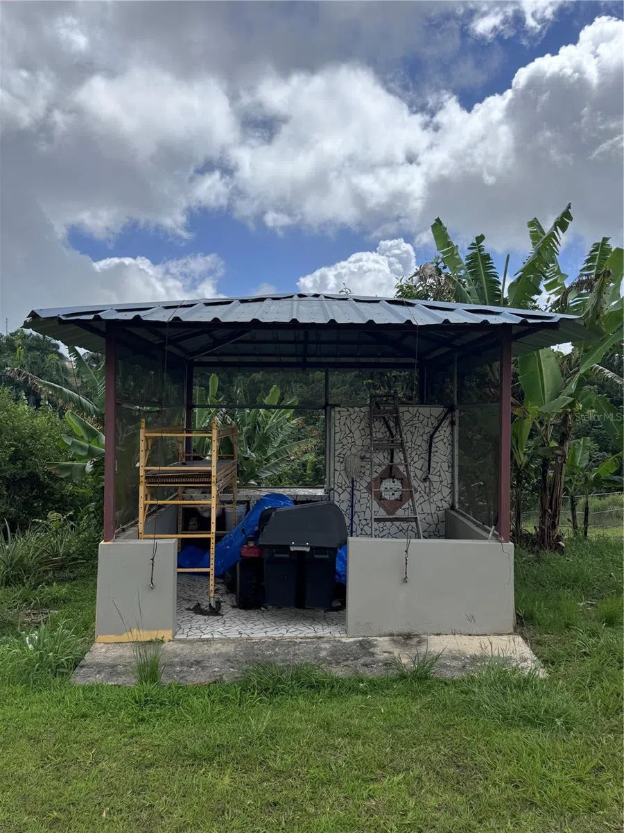 Camino Los Nieves LOS NIEVES 447 INT Isabela, PR 00662