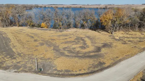 2 Cottonwood Lake Boulevard