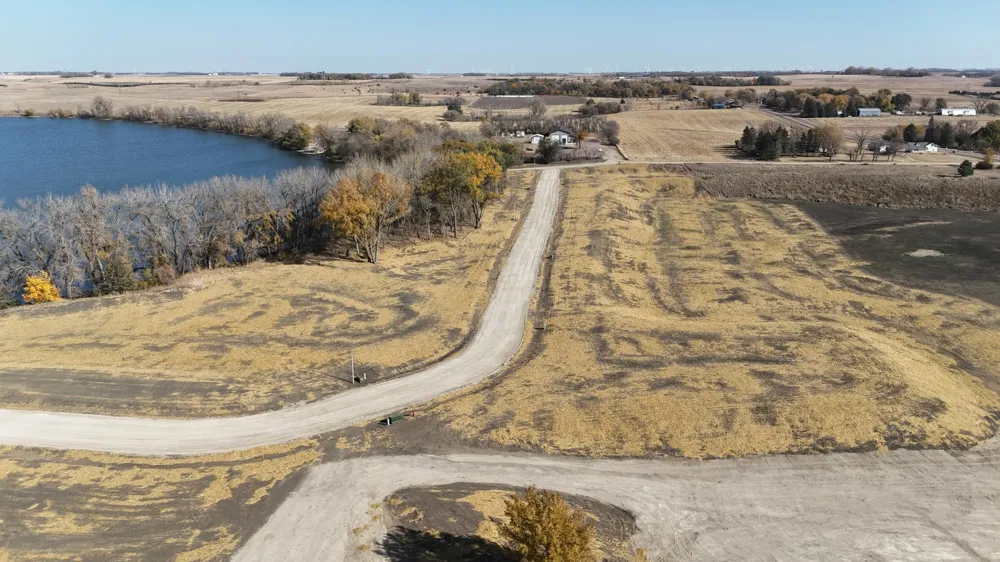 9 Cottonwood Lake Boulevard Windom, MN 56101