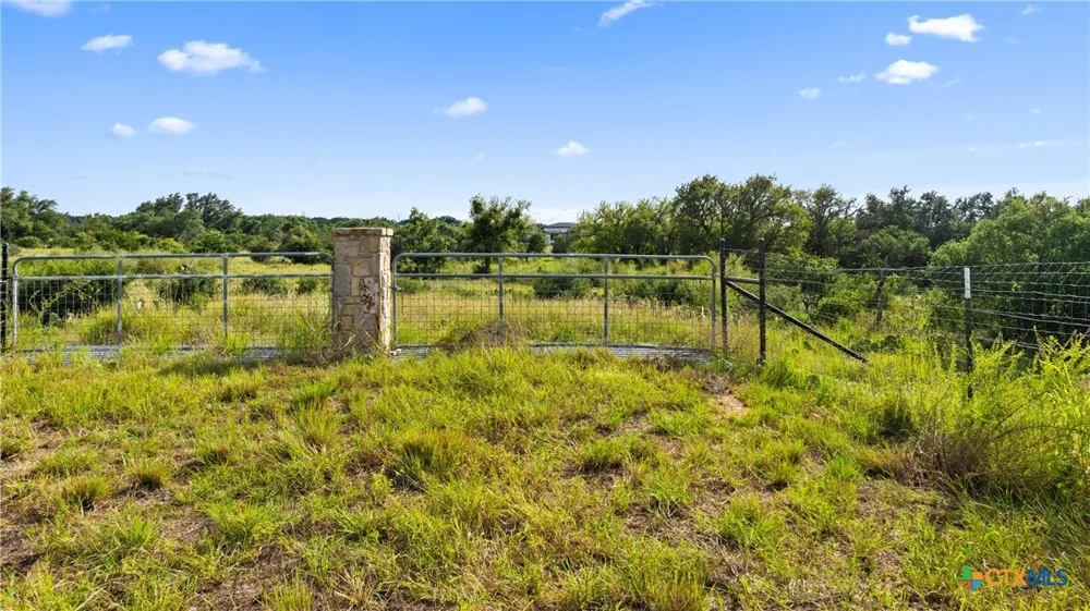 W Rr 962 Round Mountain, TX 78663