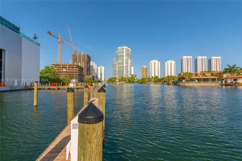 400 Sunny Isles Blvd