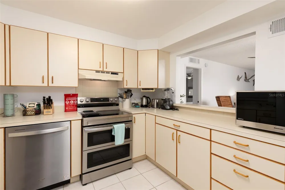 11000 GULF BOULEVARD #1002 Treasure Island, FL 33706