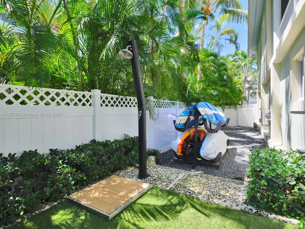 3 North Dr Key Largo, FL 33037