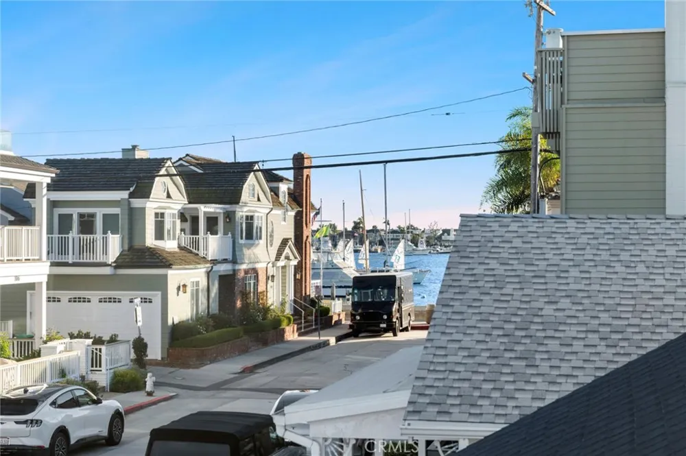 117 Amethyst Avenue Newport Beach, CA 92662