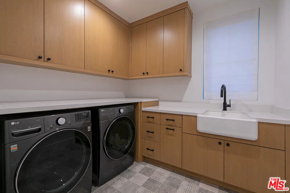 4261 Denny Avenue Toluca Lake, CA 91602