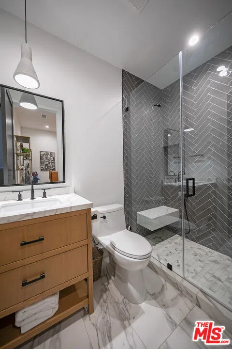 4261 Denny Avenue Toluca Lake, CA 91602