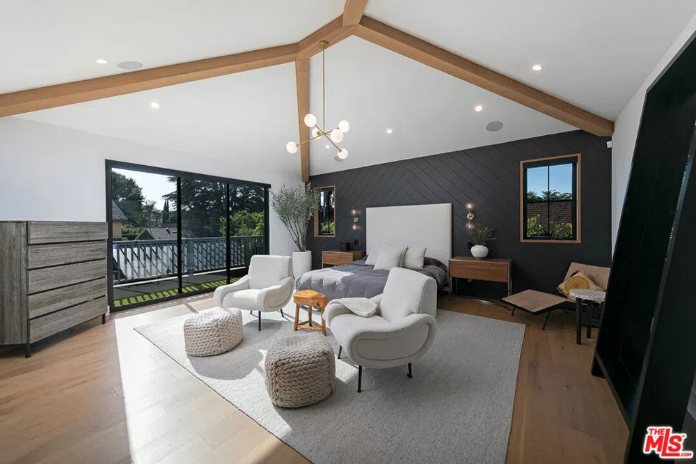 4261 Denny Avenue Toluca Lake, CA 91602
