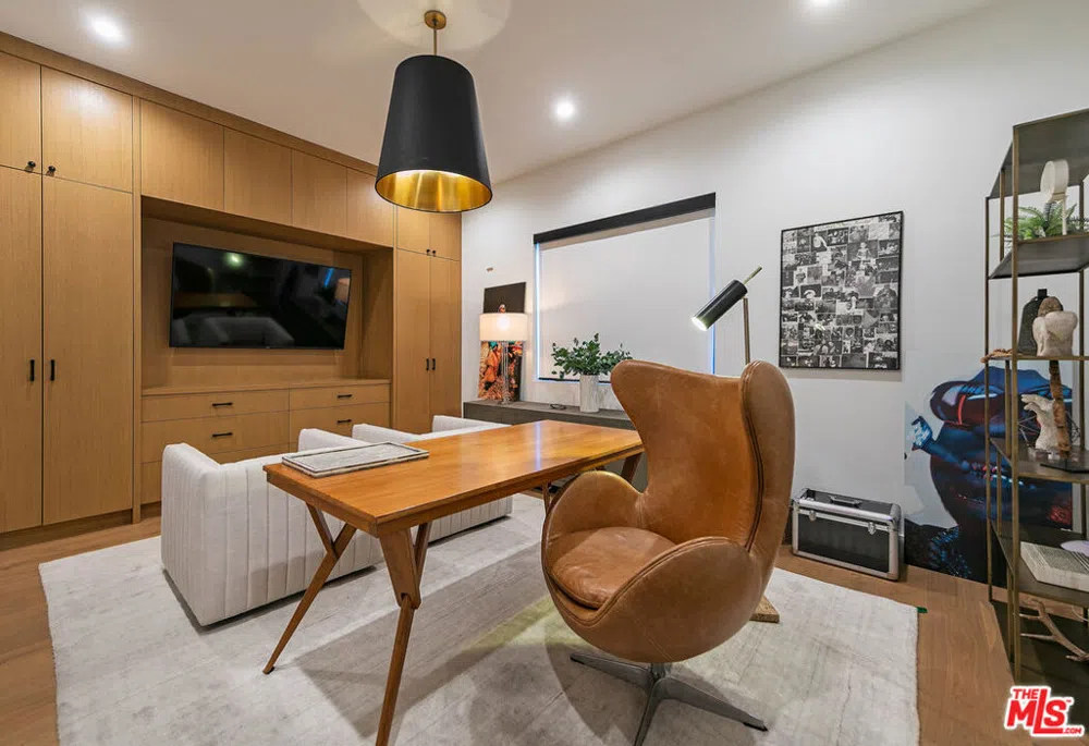 4261 Denny Avenue Toluca Lake, CA 91602
