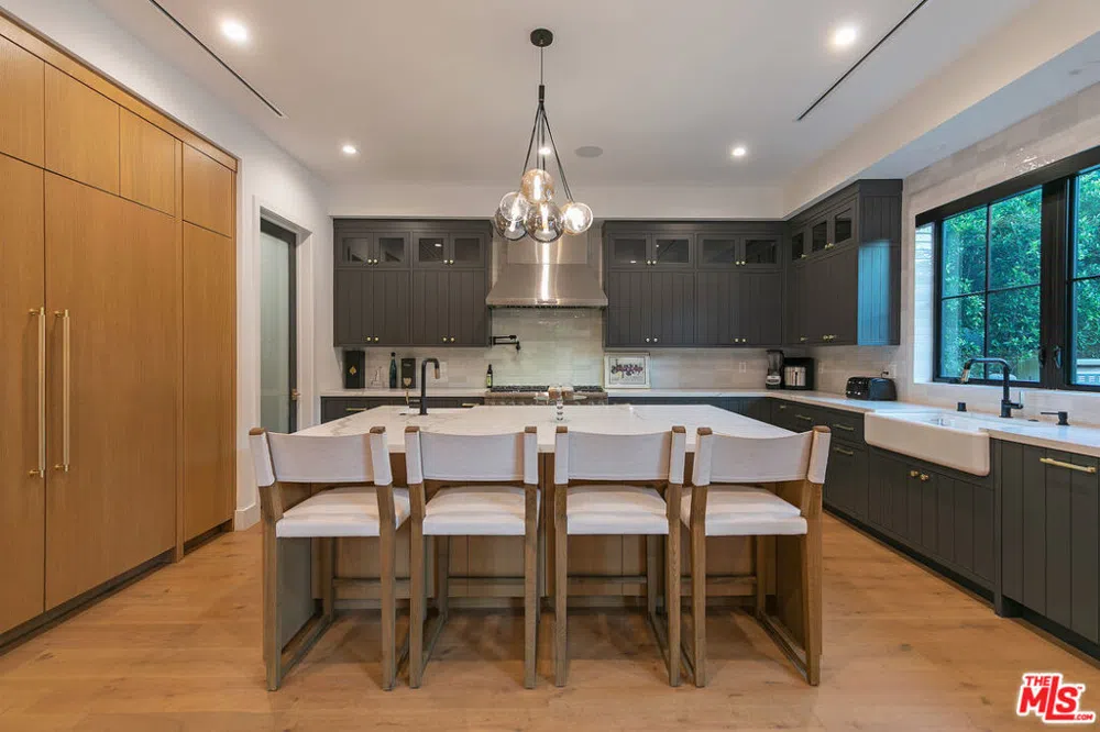 4261 Denny Avenue Toluca Lake, CA 91602