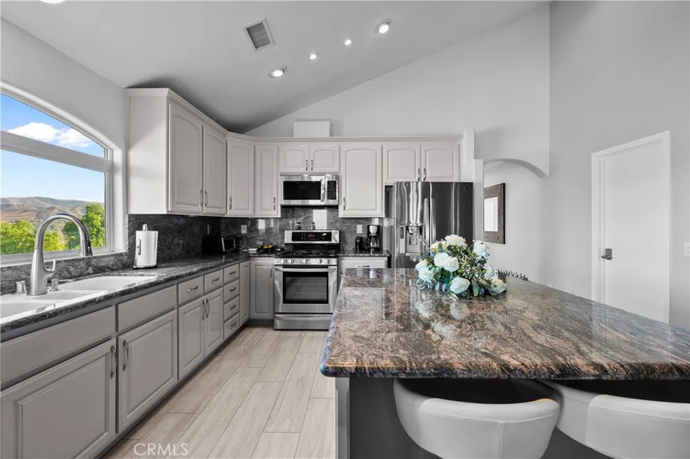 31800 Diamond View Lane Agua Dulce, CA 91390
