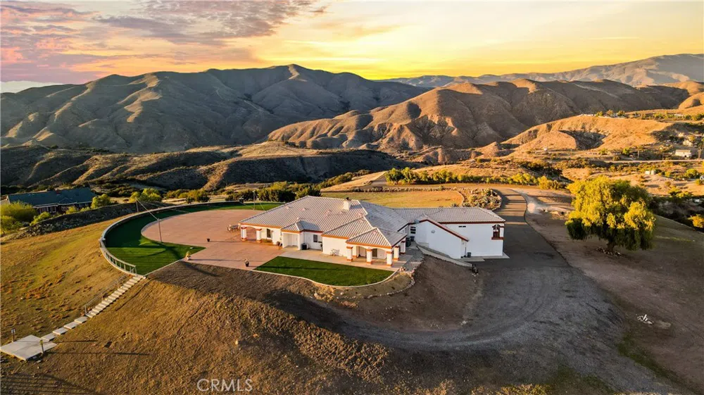 31800 Diamond View Lane Agua Dulce, CA 91390