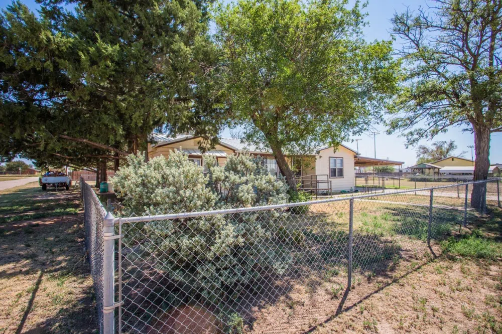 520 Ave K Ralls, TX 79357