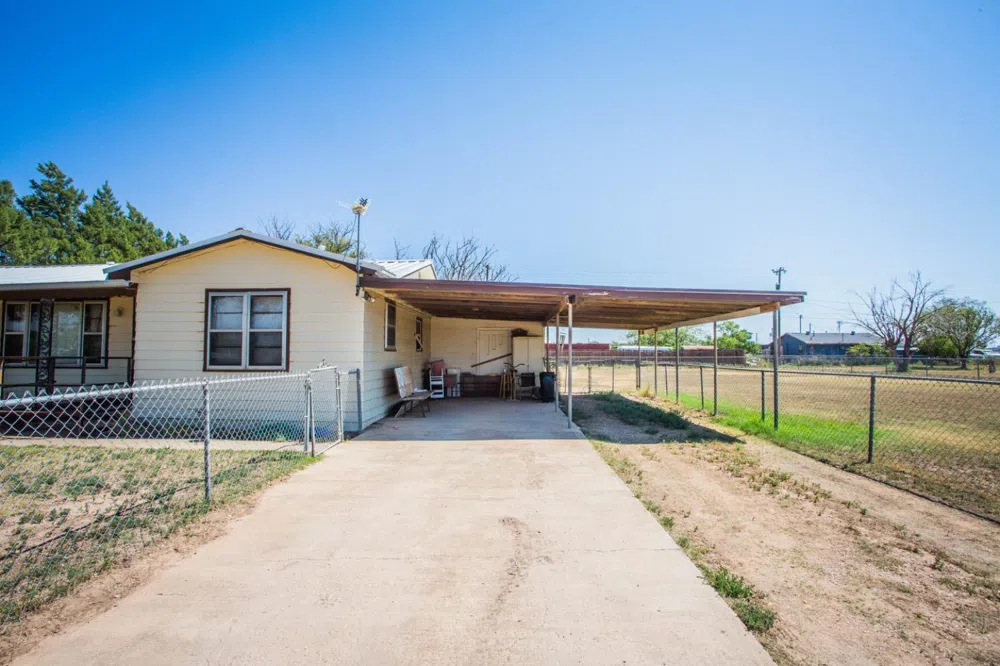 520 Ave K Ralls, TX 79357