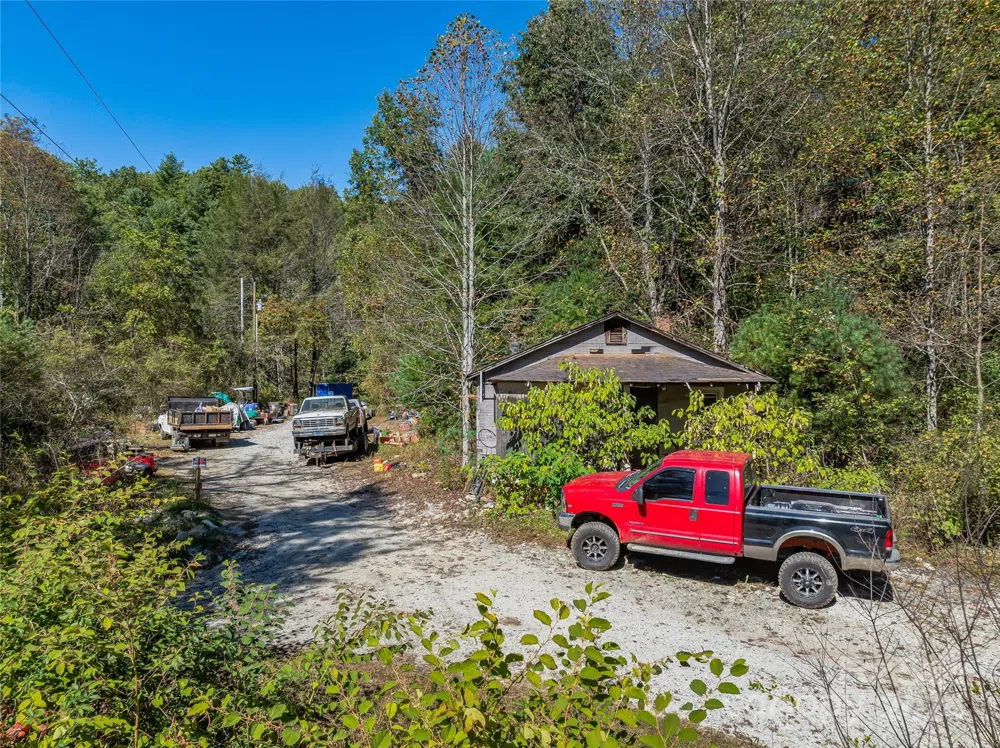 99999 Yager Farms Road Lake Toxaway, NC 28747