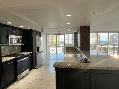 1000 Parkview Dr #920