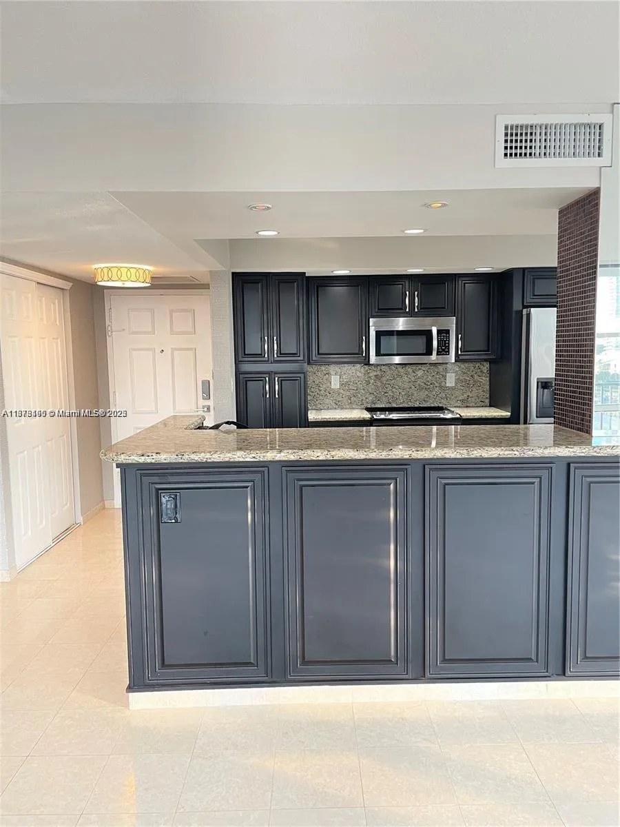 1000 Parkview Dr #920 Hallandale Beach, FL 33009