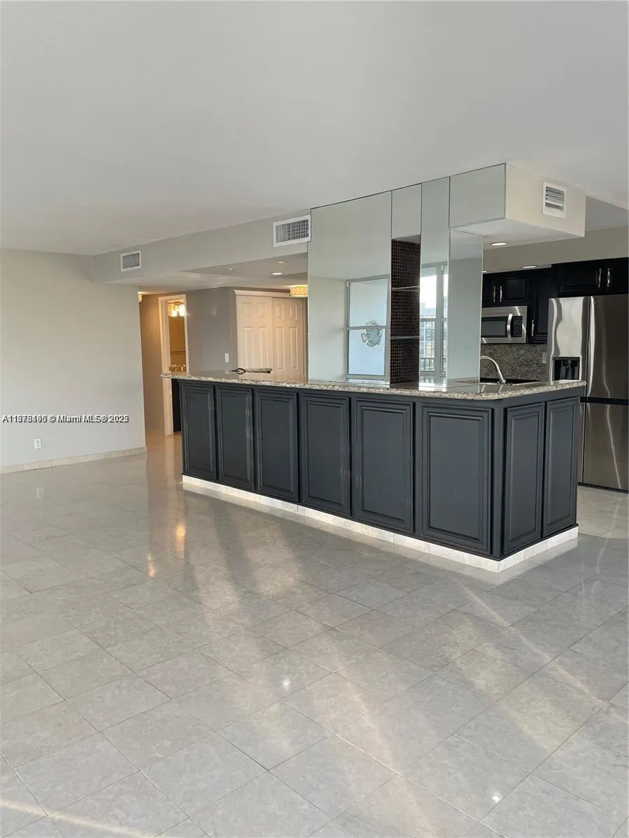 1000 Parkview Dr #920 Hallandale Beach, FL 33009