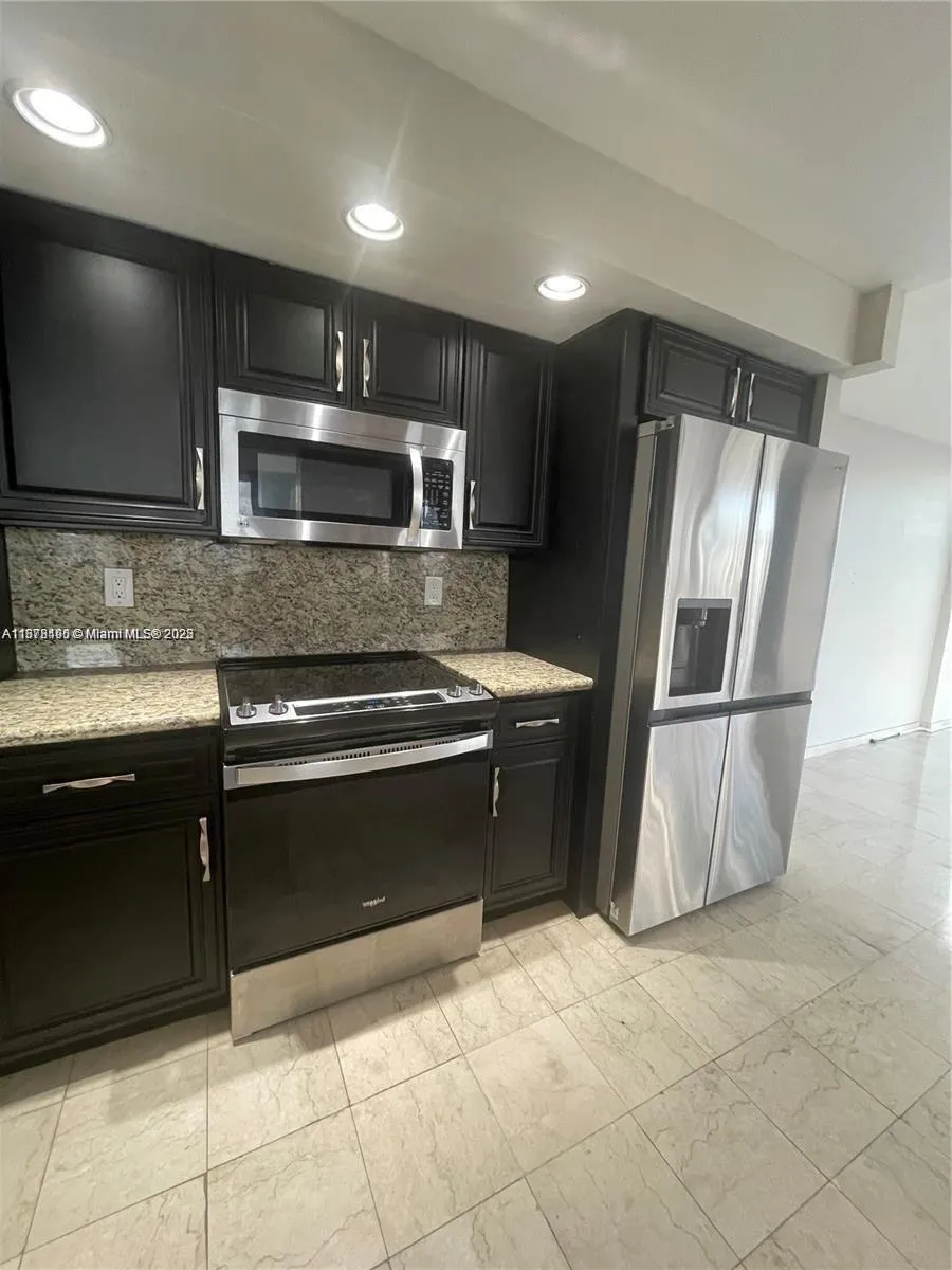 1000 Parkview Dr #920 Hallandale Beach, FL 33009