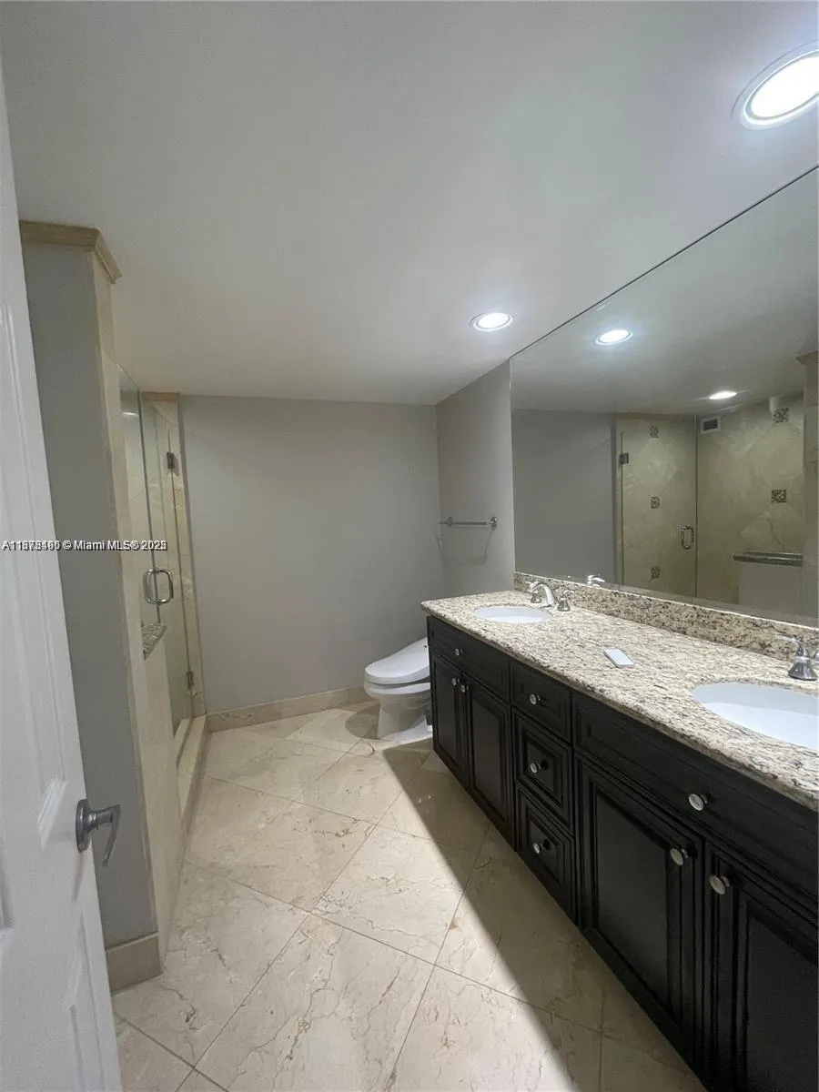 1000 Parkview Dr #920 Hallandale Beach, FL 33009