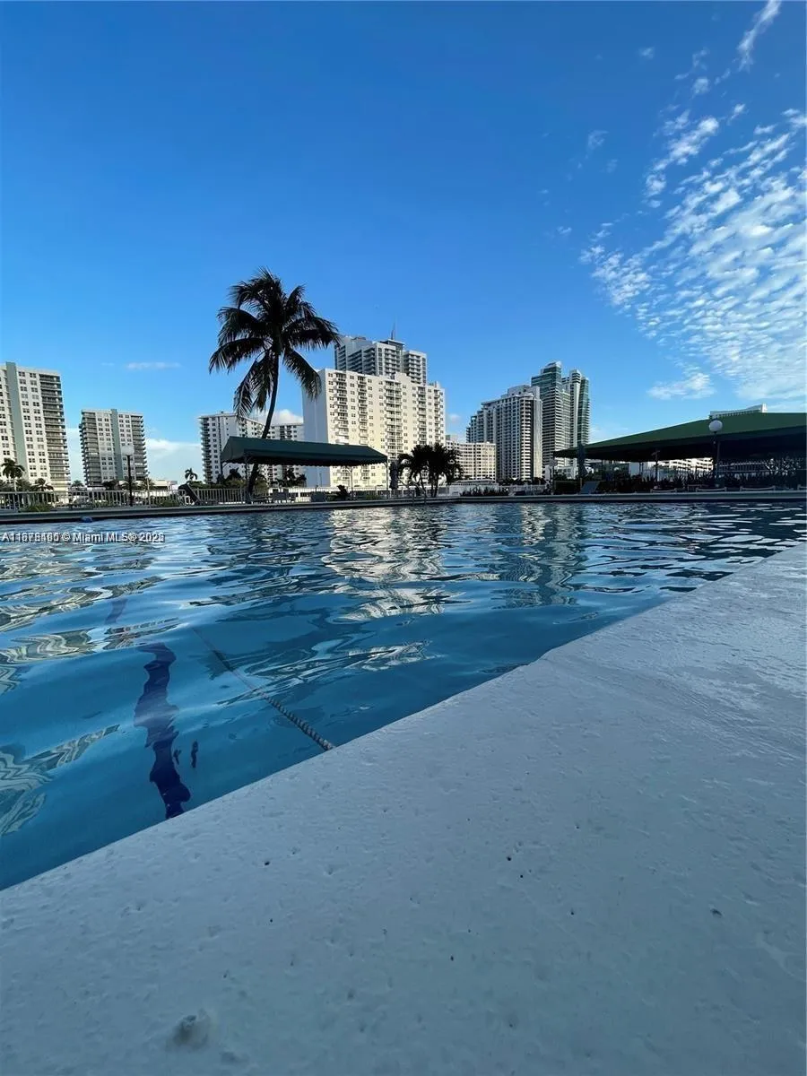 1000 Parkview Dr #920 Hallandale Beach, FL 33009