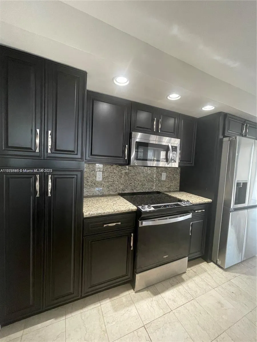1000 Parkview Dr #920 Hallandale Beach, FL 33009