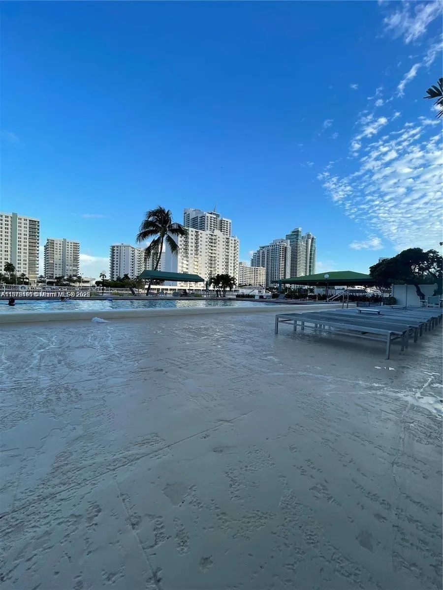 1000 Parkview Dr #920 Hallandale Beach, FL 33009