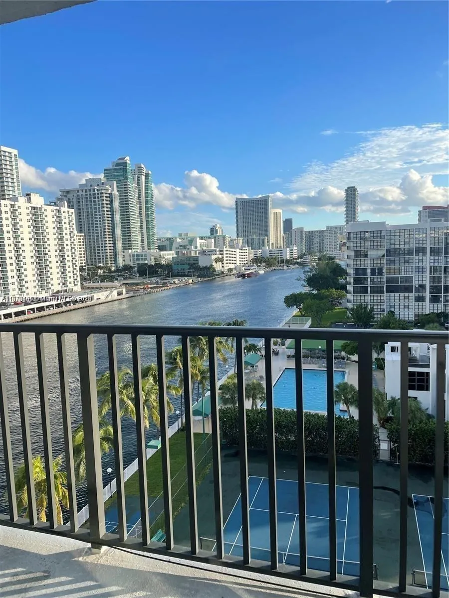 1000 Parkview Dr #920 Hallandale Beach, FL 33009