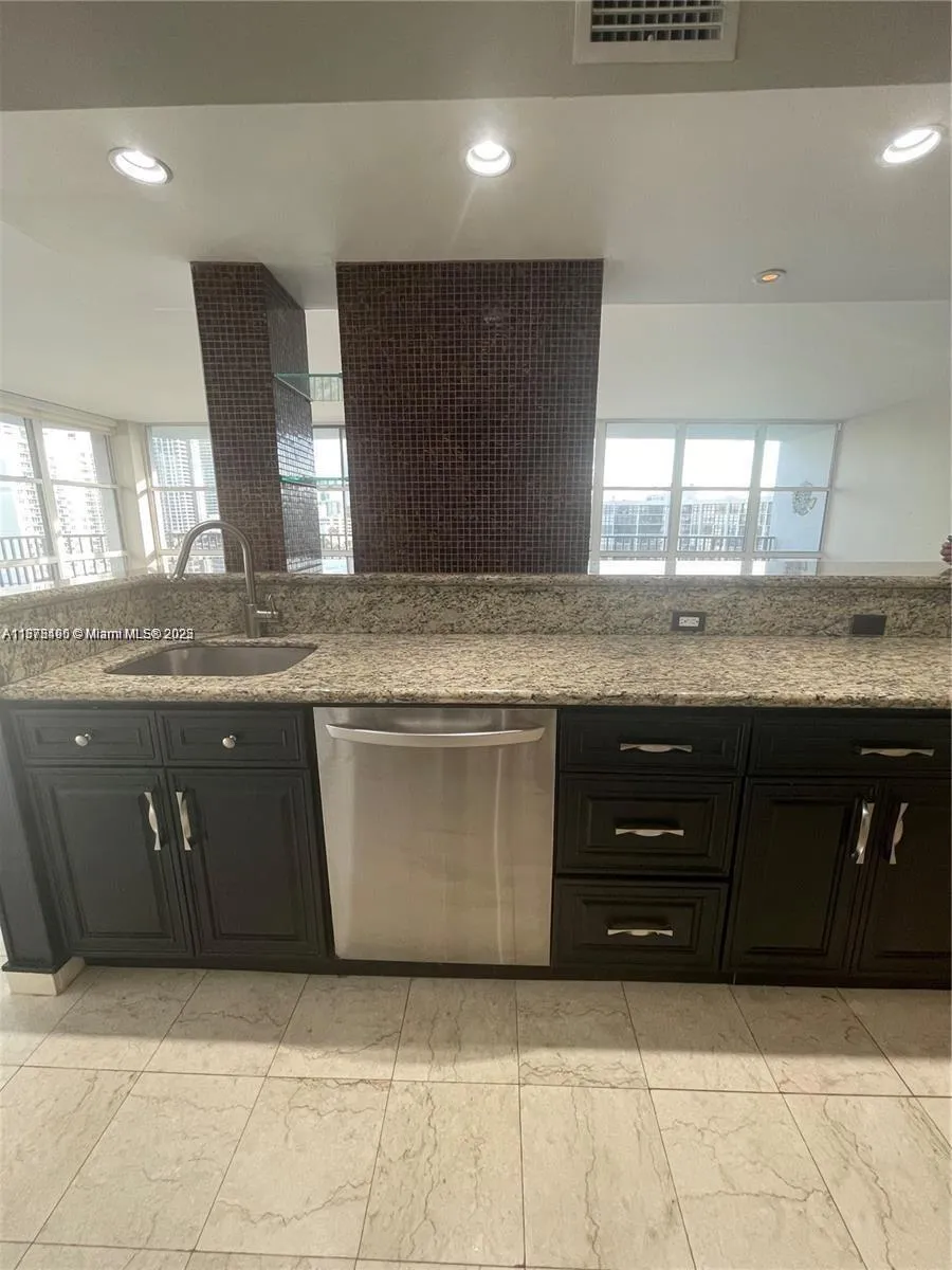 1000 Parkview Dr #920 Hallandale Beach, FL 33009