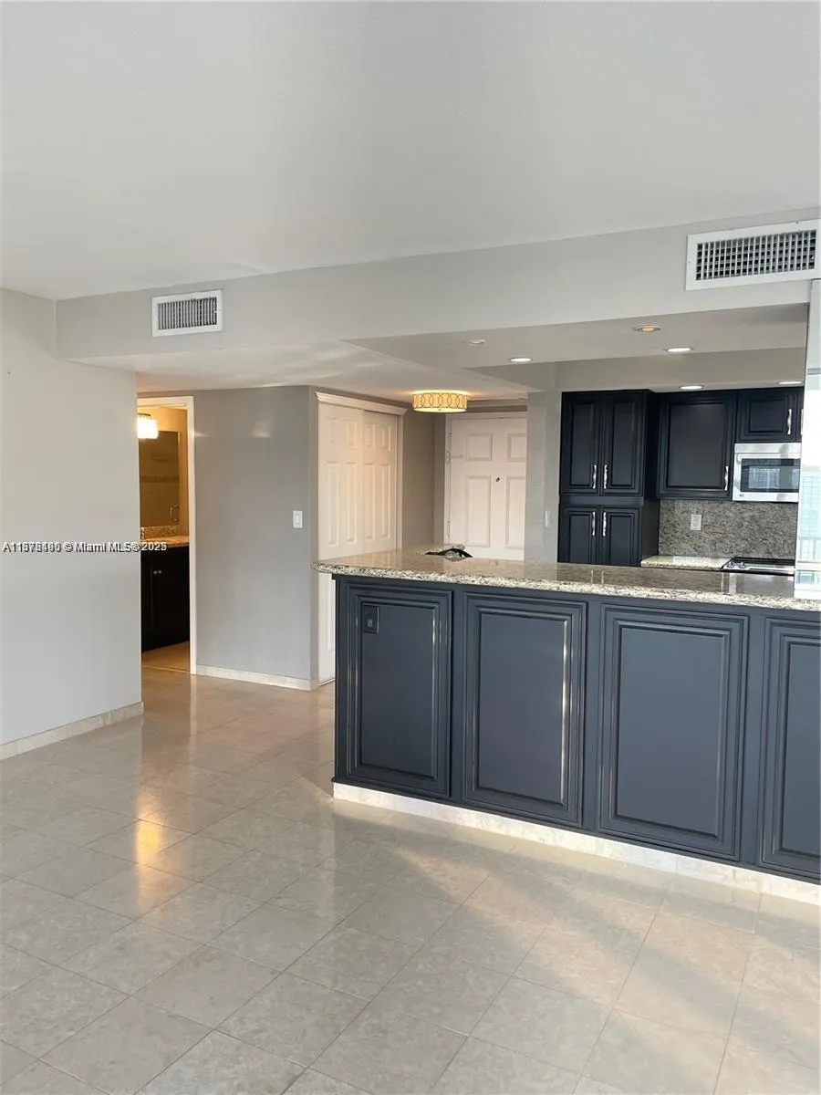 1000 Parkview Dr #920 Hallandale Beach, FL 33009