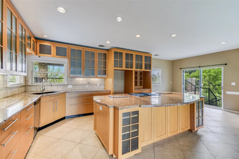 339 Quail Run Court Spicewood, TX 78669