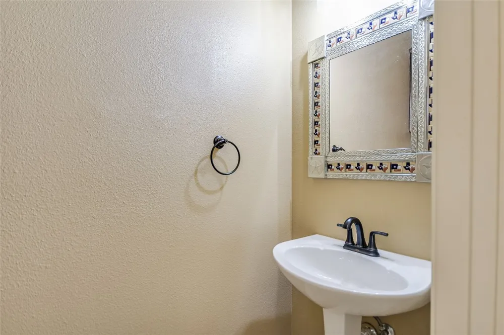 339 Quail Run Court Spicewood, TX 78669
