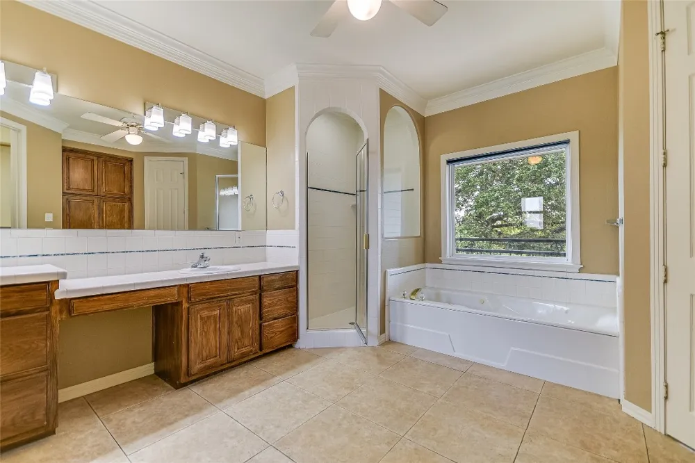 339 Quail Run Court Spicewood, TX 78669