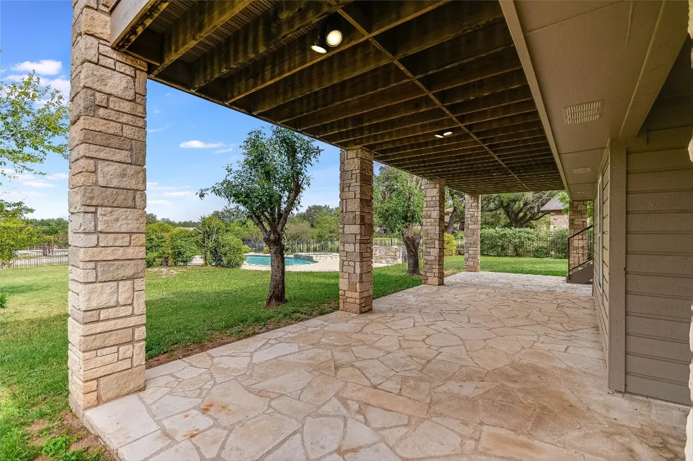 339 Quail Run Court Spicewood, TX 78669