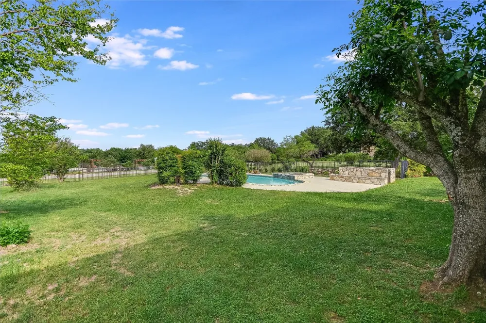339 Quail Run Court Spicewood, TX 78669