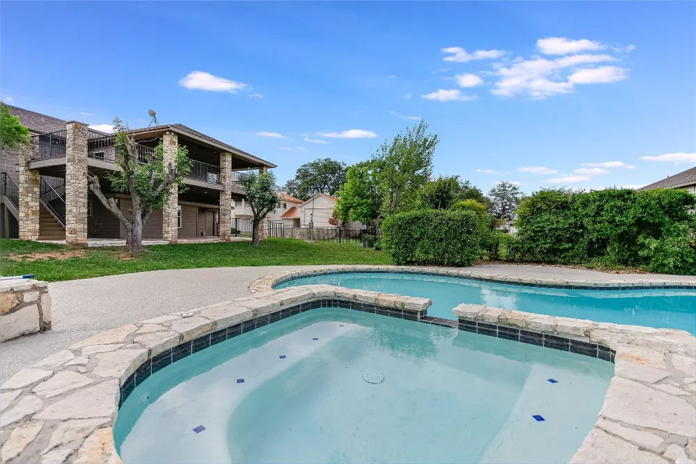 339 Quail Run Court Spicewood, TX 78669