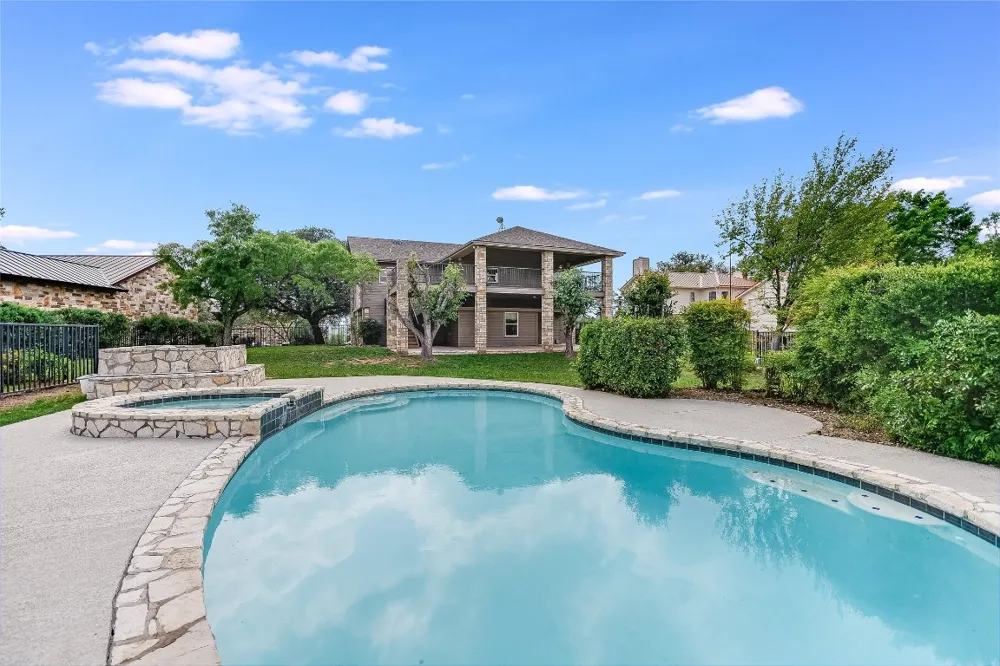 339 Quail Run Court Spicewood, TX 78669