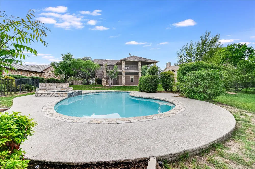339 Quail Run Court Spicewood, TX 78669
