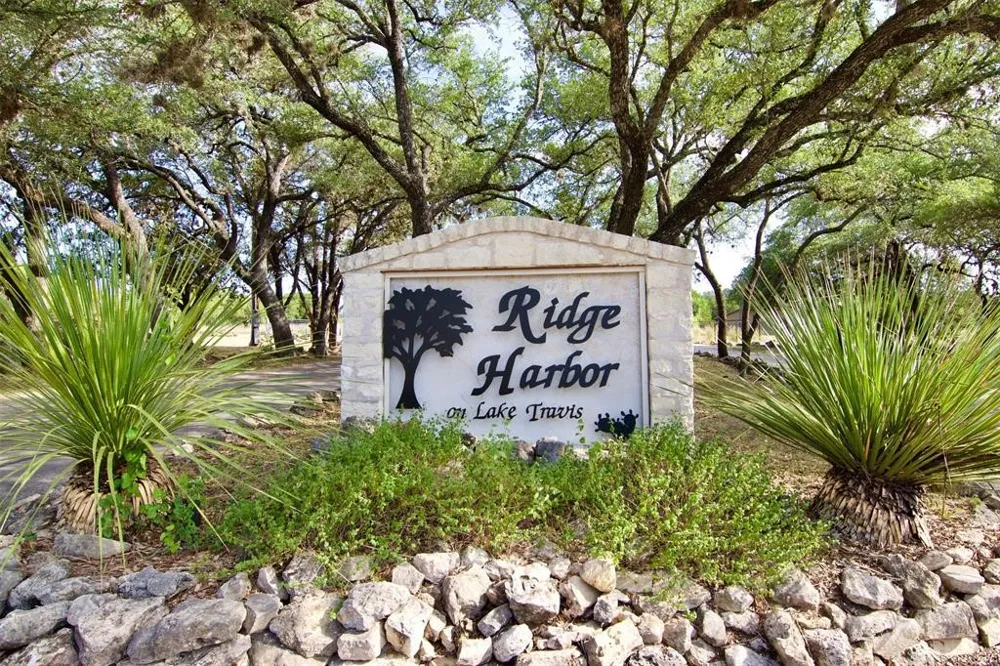 339 Quail Run Court Spicewood, TX 78669