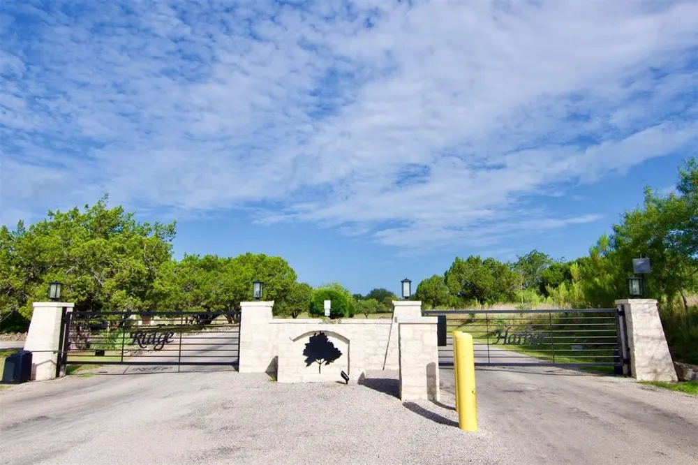 339 Quail Run Court Spicewood, TX 78669