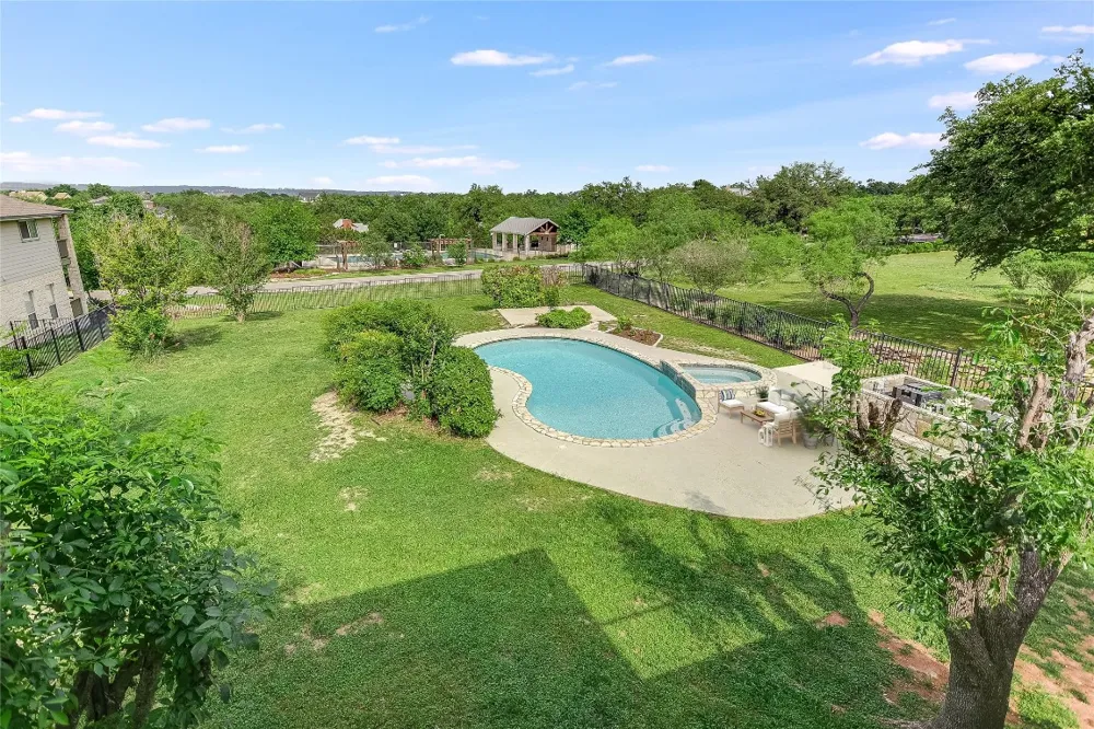 339 Quail Run Court Spicewood, TX 78669