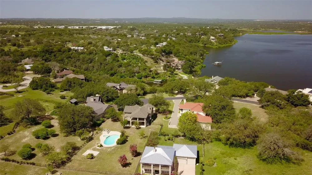 339 Quail Run Court Spicewood, TX 78669