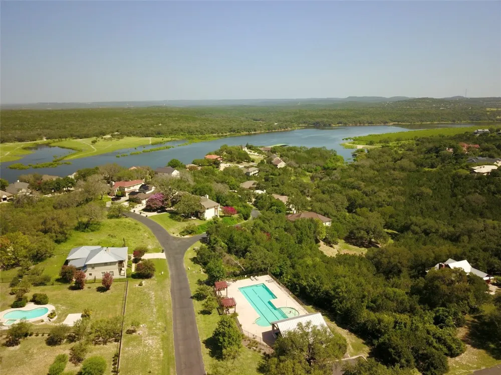 339 Quail Run Court Spicewood, TX 78669