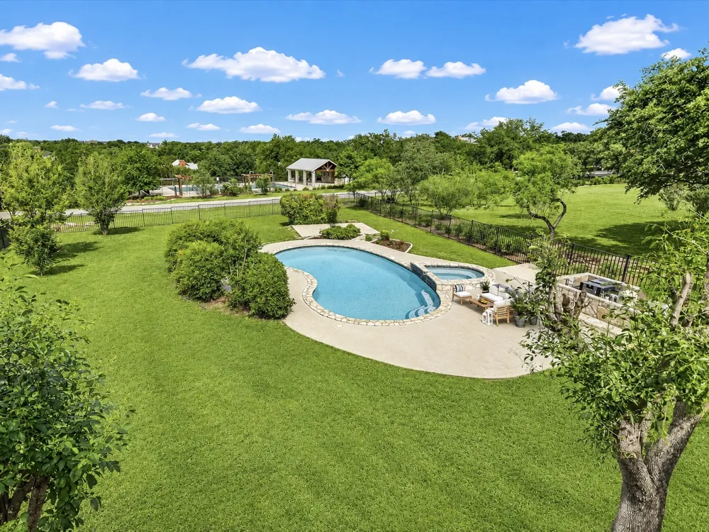 339 Quail Run Court Spicewood, TX 78669
